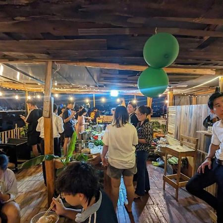 The GK House: Eco-Friendly Central Hostel with Rooftop Views Ho Chi Minh City Exterior photo