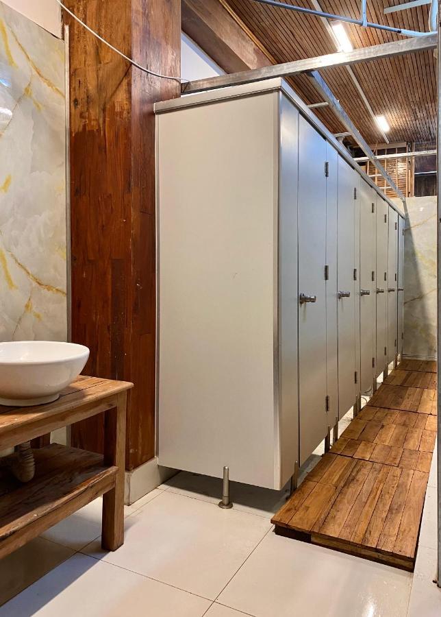 The GK House: Eco-Friendly Central Hostel with Rooftop Views Ho Chi Minh City Exterior photo