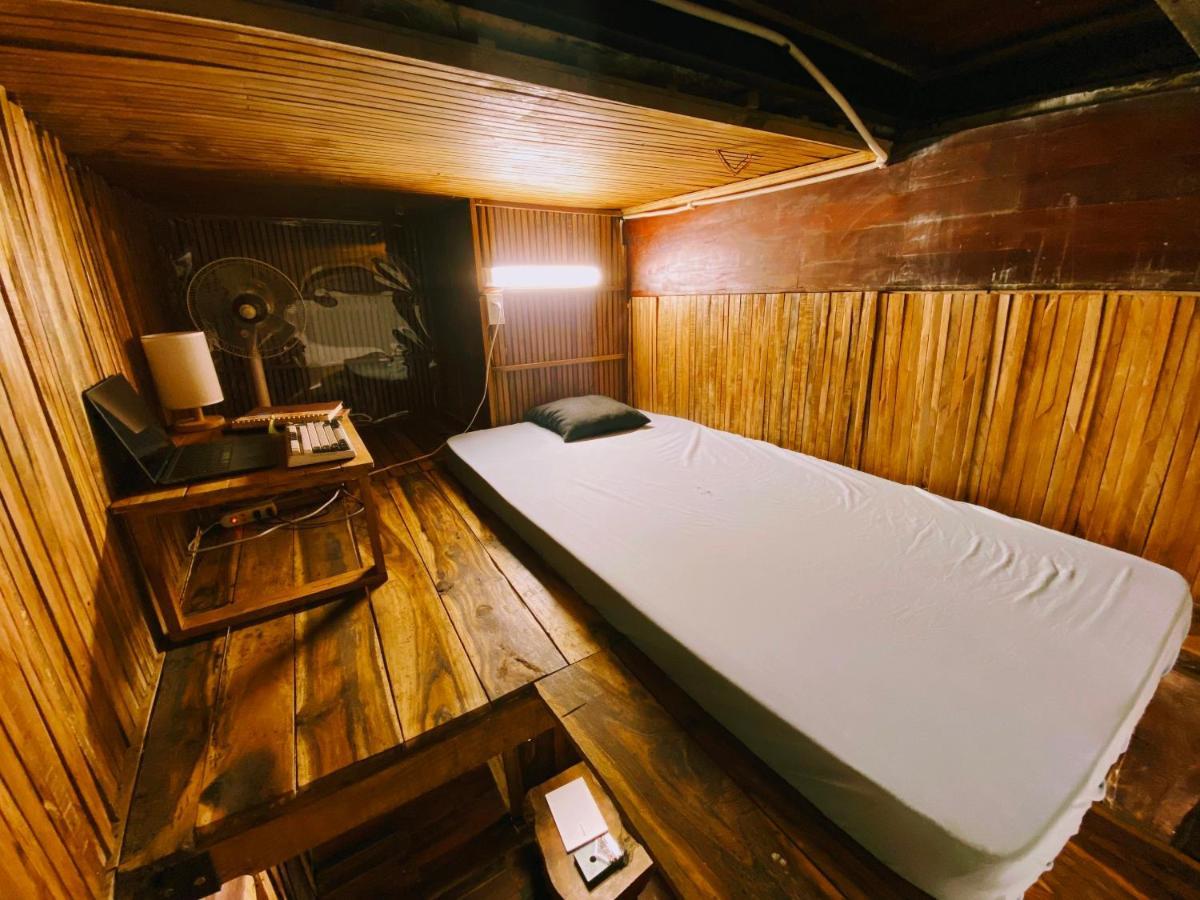 The GK House: Eco-Friendly Central Hostel with Rooftop Views Ho Chi Minh City Exterior photo