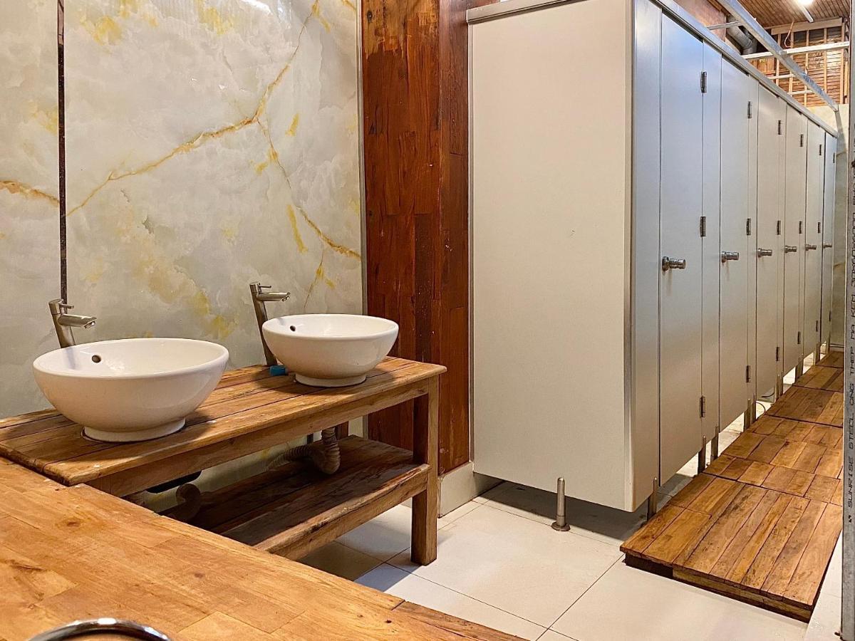 The GK House: Eco-Friendly Central Hostel with Rooftop Views Ho Chi Minh City Exterior photo