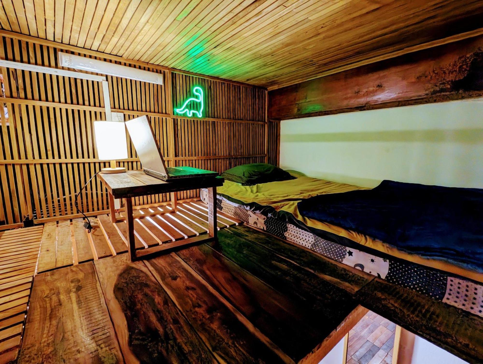 The GK House: Eco-Friendly Central Hostel with Rooftop Views Ho Chi Minh City Exterior photo