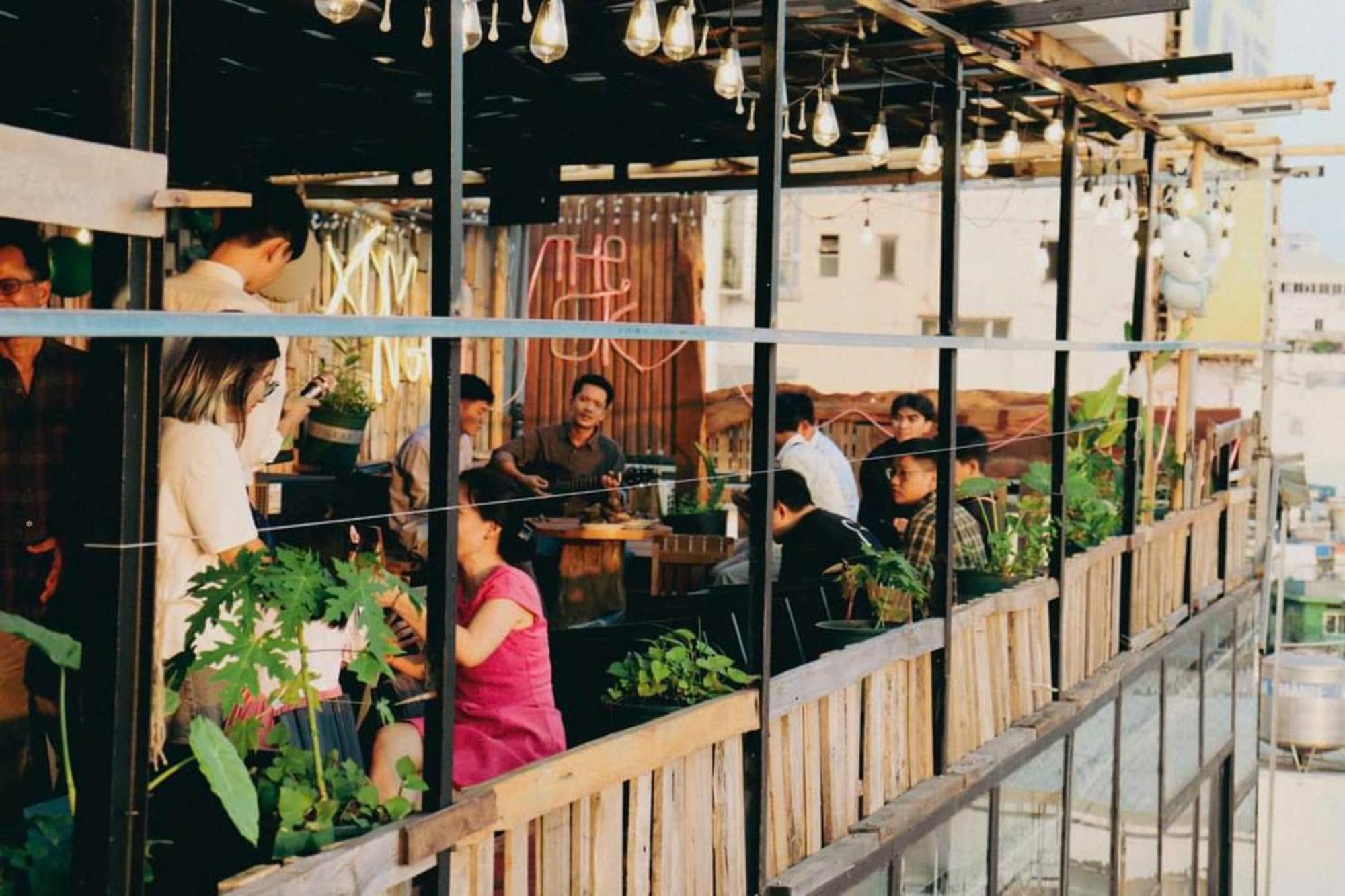 The GK House: Eco-Friendly Central Hostel with Rooftop Views Ho Chi Minh City Exterior photo